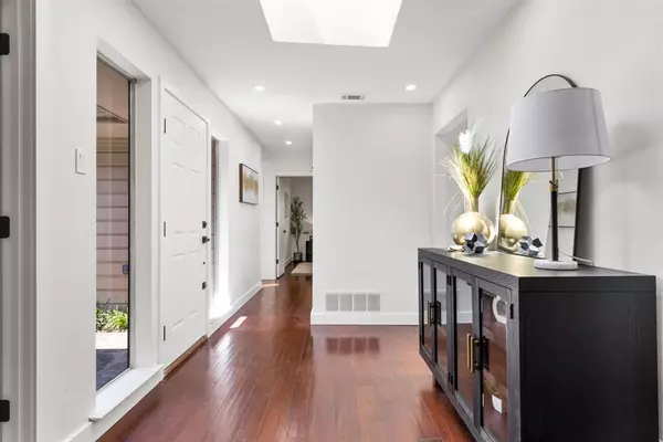 Dallas, TX 75248,6005 Daven Oaks Drive