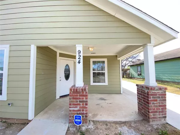 Fort Worth, TX 76104,924 E Annie Street