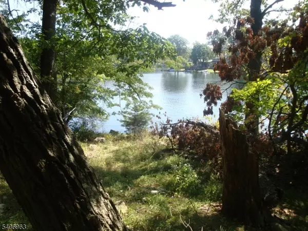 Hopatcong Boro, NJ 07843,207 Hudson Ave