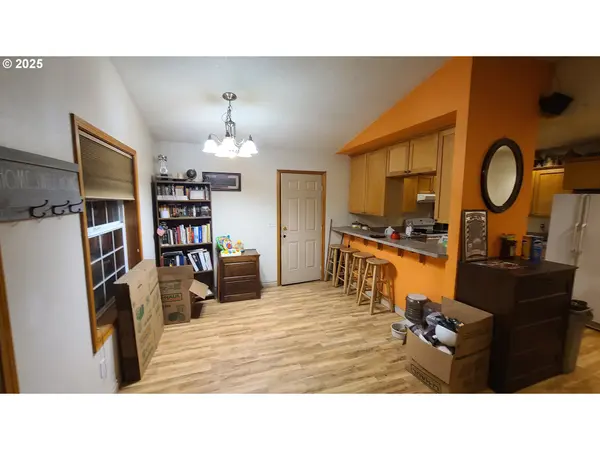 504 WALL ST, Silverton, OR 97381