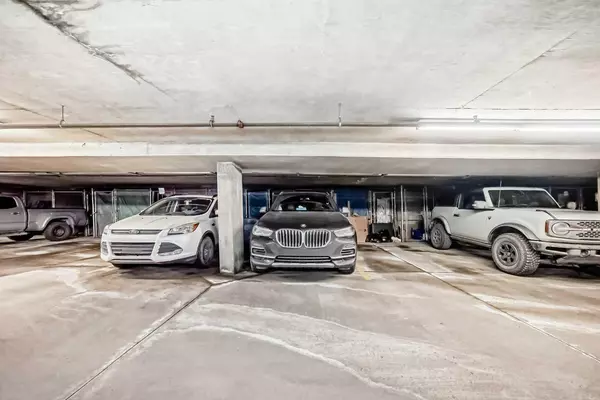 Calgary, AB T2T 0C8,1540 17 AVE SW #309