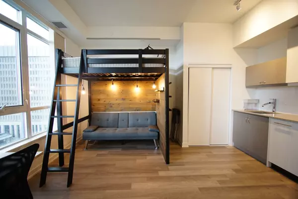 Toronto C01, ON M5T 0C1,181 Huron ST #904