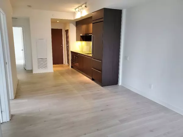 Toronto C01, ON M5V 0J4,90 Queens Wharf RD #910