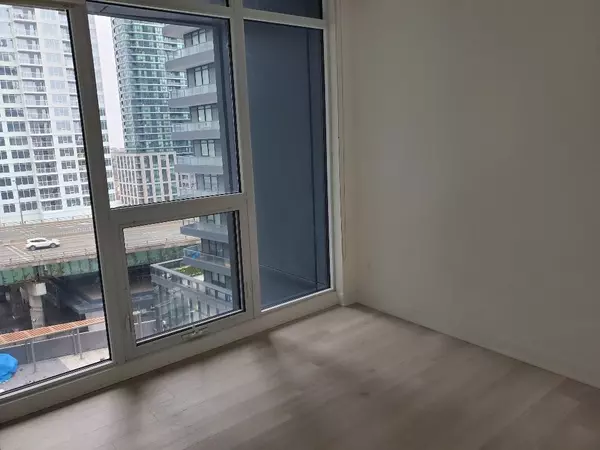 Toronto C01, ON M5V 0J4,90 Queens Wharf RD #910