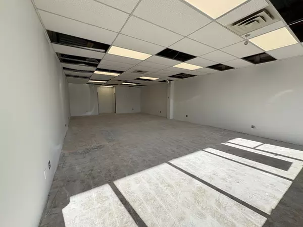 Oshawa, ON L1J 2J9,400 King ST W #8