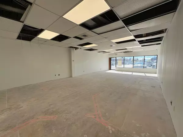 Oshawa, ON L1J 2J9,400 King ST W #8