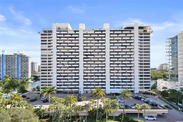 Fort Lauderdale, FL 33304,936 Intracoastal Dr #17G