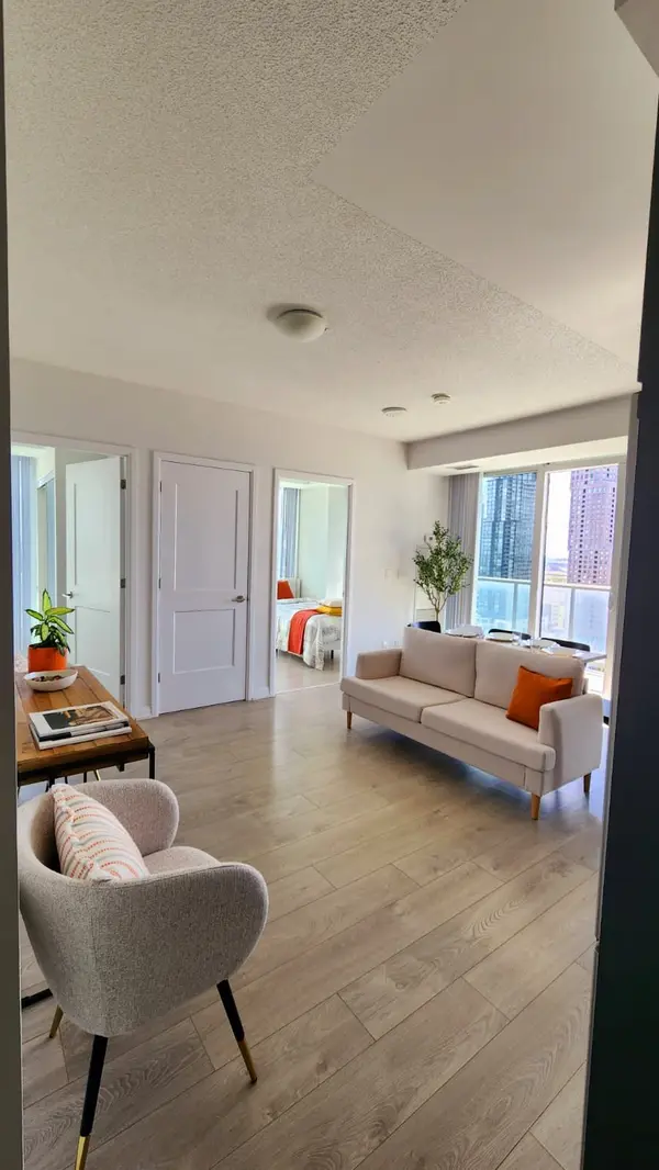 7895 Jane ST #2004, Vaughan, ON L4K 0K2