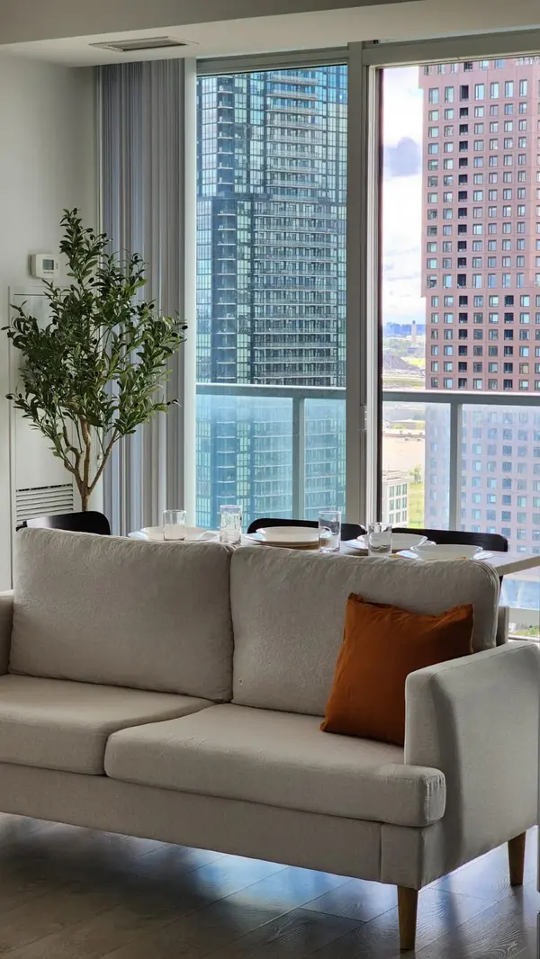 7895 Jane ST #2004, Vaughan, ON L4K 0K2