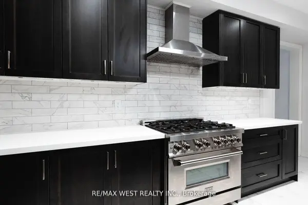 East Gwillimbury, ON L0G 1M0,31 Frederick Taylor WAY