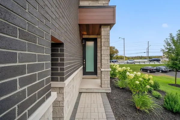 21 Harold Wilson LN #2, Richmond Hill, ON L4S 1N5