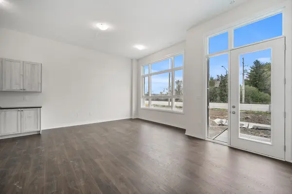 21 Harold Wilson LN #2, Richmond Hill, ON L4S 1N5