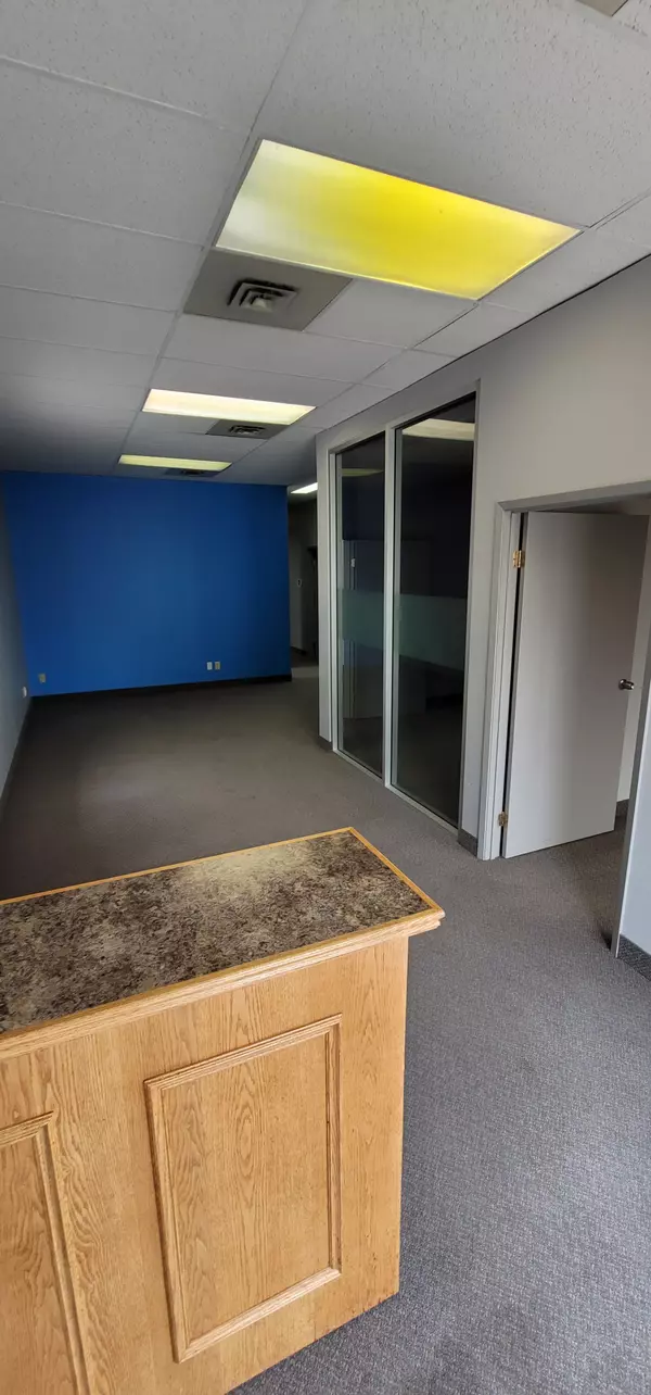 Barrie, ON L4N 5R7,74 Cedar Pointe DR #1001