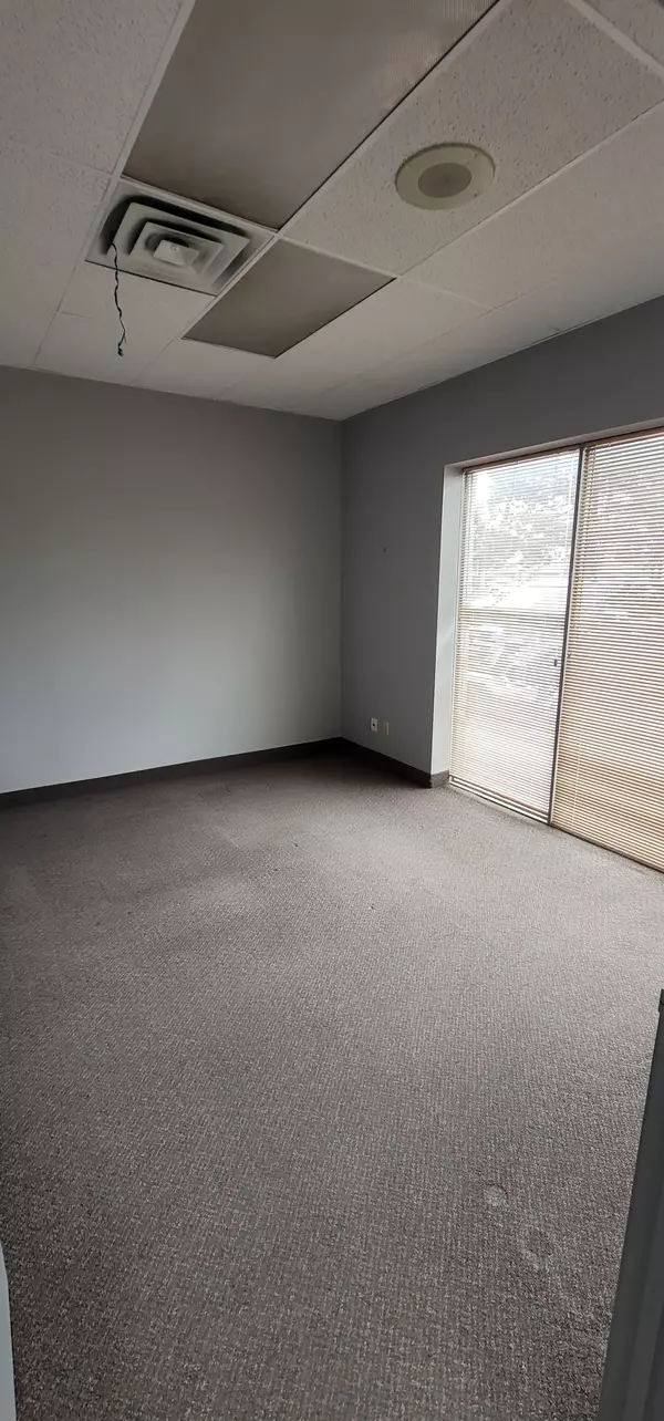 Barrie, ON L4N 5R7,74 Cedar Pointe DR #1001