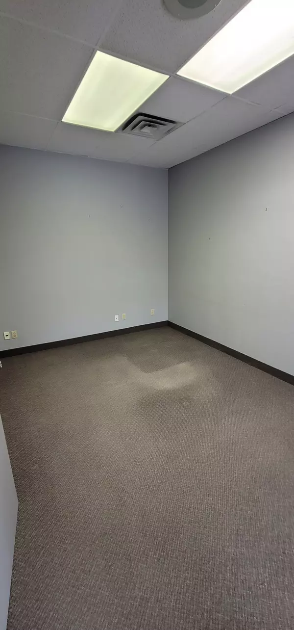 Barrie, ON L4N 5R7,74 Cedar Pointe DR #1001