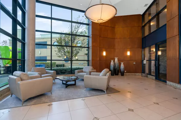 Barrie, ON L4N 6G2,37 Ellen ST #1502