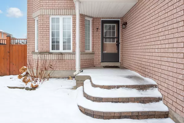 Barrie, ON L4N 8W3,7 Drake DR