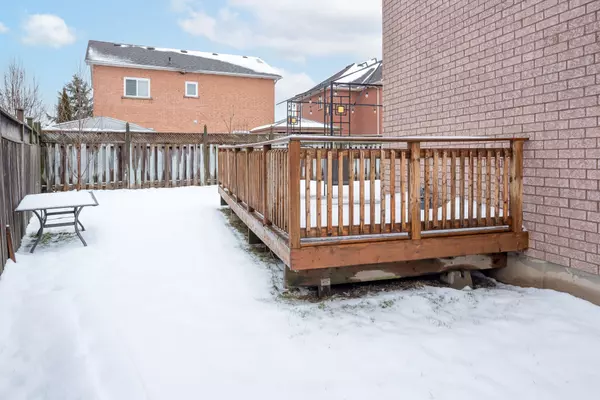 Barrie, ON L4N 8W3,7 Drake DR