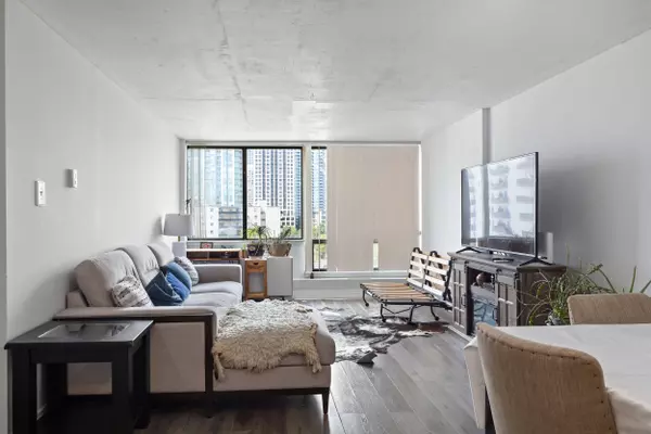 Mississauga, ON L5B 3Y8,25 Fairview RD W #707