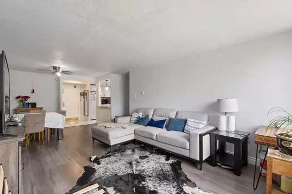 Mississauga, ON L5B 3Y8,25 Fairview RD W #707