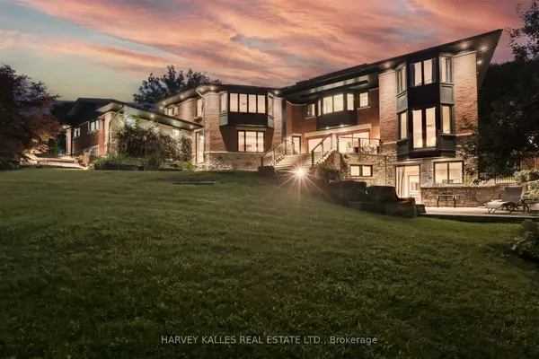 Toronto W08, ON M8X 2R8,89 Kingsway CRES