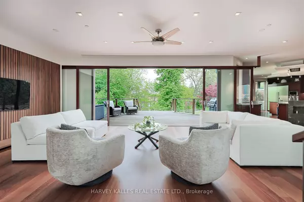 Toronto W08, ON M8X 2R8,89 Kingsway CRES