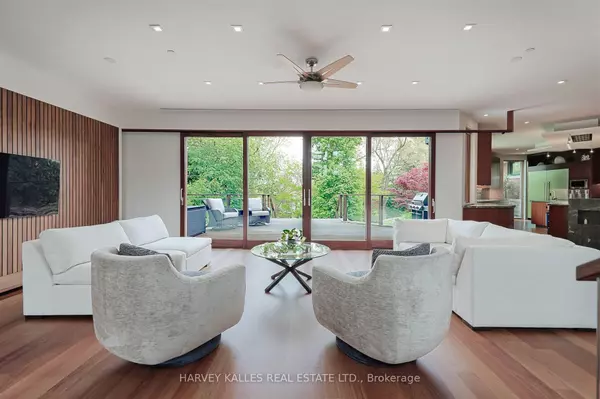 Toronto W08, ON M8X 2R8,89 Kingsway CRES