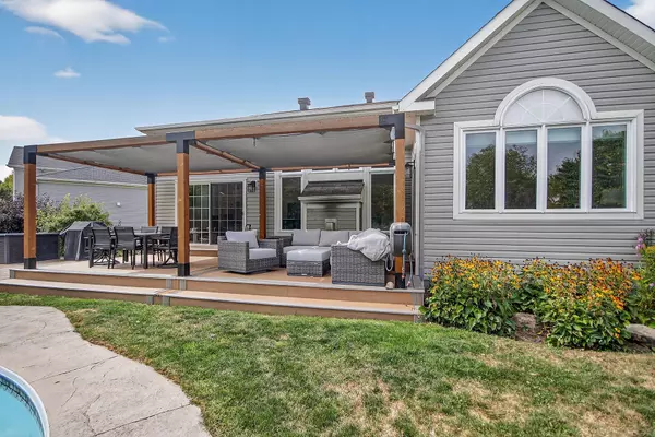 Barrhaven, ON K2J 0M2,128 Chenoa WAY