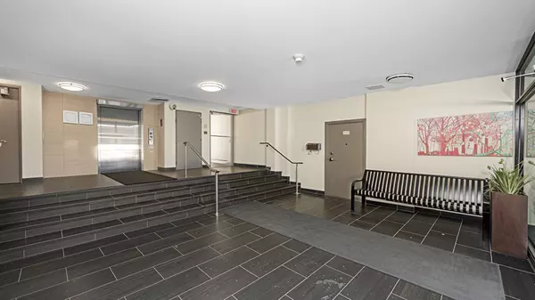 Hamilton, ON L8P 2H3,133 Herkimer ST #1002