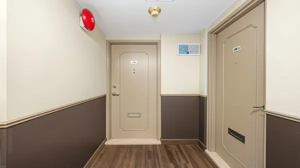 Hamilton, ON L8P 2H3,133 Herkimer ST #1002