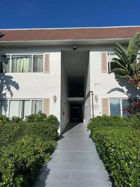 Pompano Beach, FL 33060,201 SE 6th Ave #13