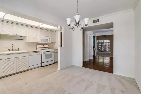 Dallas, TX 75248,5833 Copperwood Lane #1131