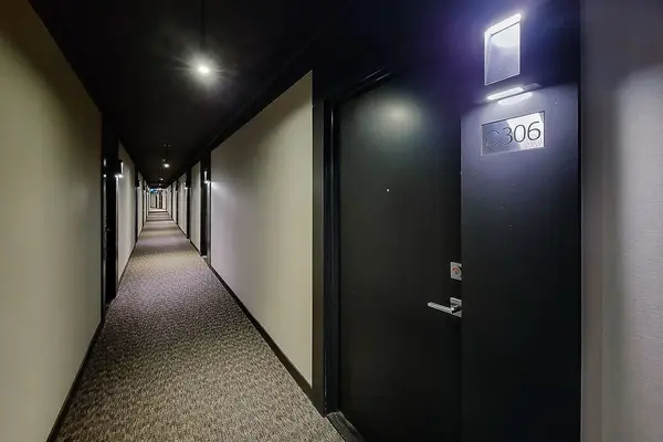 Burlington, ON L7R 3X4,5260 Dundas St ST W #306