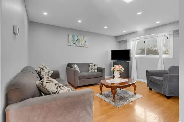 Brampton, ON L6Z 1K6,18 Peterson CT