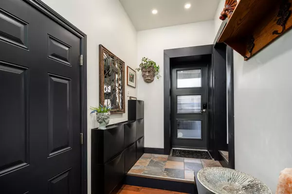 Belleville, ON K8N 2Z6,269 Front ST