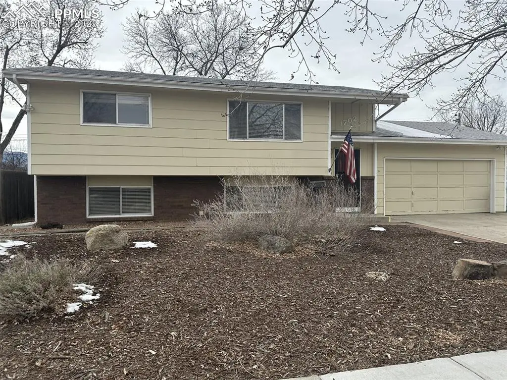 Colorado Springs, CO 80909,1702 Auburn DR