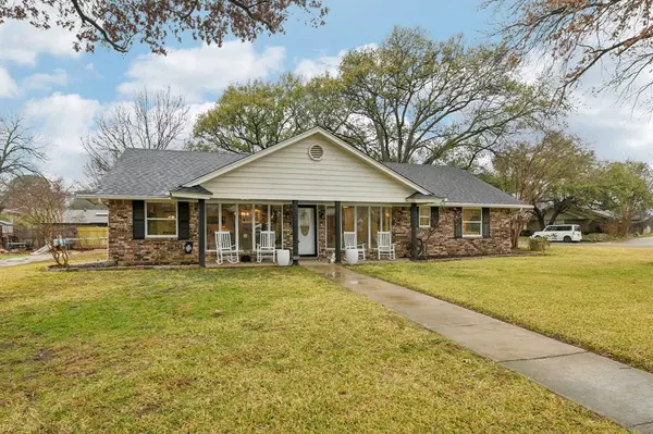 Bedford, TX 76021,17 Lincolnshire Circle