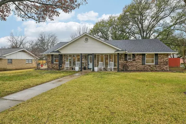 Bedford, TX 76021,17 Lincolnshire Circle