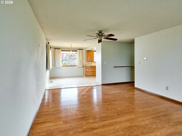 163 W CLACKAMAS CIR, Woodburn, OR 97071