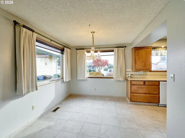 163 W CLACKAMAS CIR, Woodburn, OR 97071