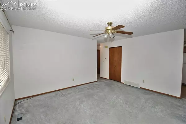 Colorado Springs, CO 80909,1702 Auburn DR