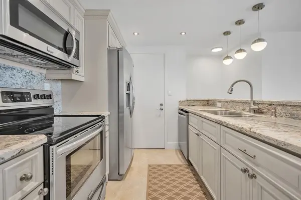 Fort Lauderdale, FL 33304,720 Bayshore Dr #304