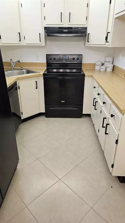 721 Sunny Pine Way #G2, Greenacres, FL 33415