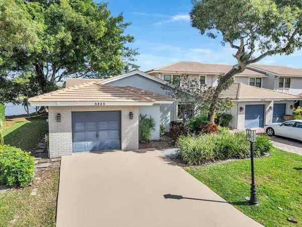 Deerfield Beach, FL 33442,3143 Deer Creek Lake Shore Dr #3143