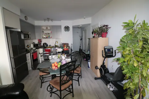 Mississauga, ON L5M 2E3,4677 Glen Erin DR #206