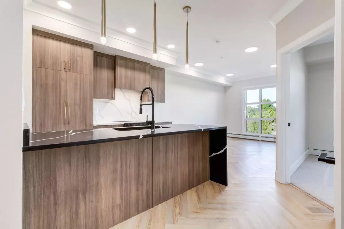 Calgary, AB T3B 6A8,4270 Norford AVE NW #2414