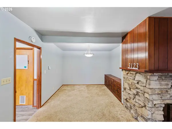 North Bend, OR 97459,3123 OAK ST