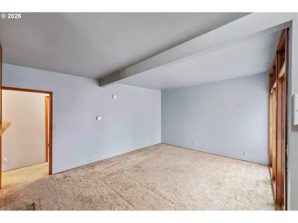 North Bend, OR 97459,3123 OAK ST