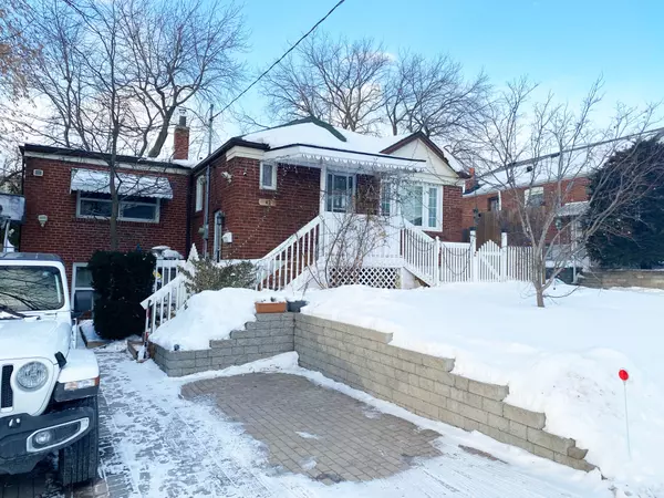 42 Yardley AVE, Toronto E03, ON M4B 2A8