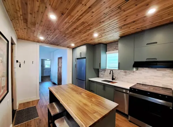 658 Brown ST, Peterborough, ON K9J 4K5